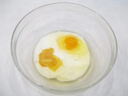 Кефир, растительное масло, яйцо