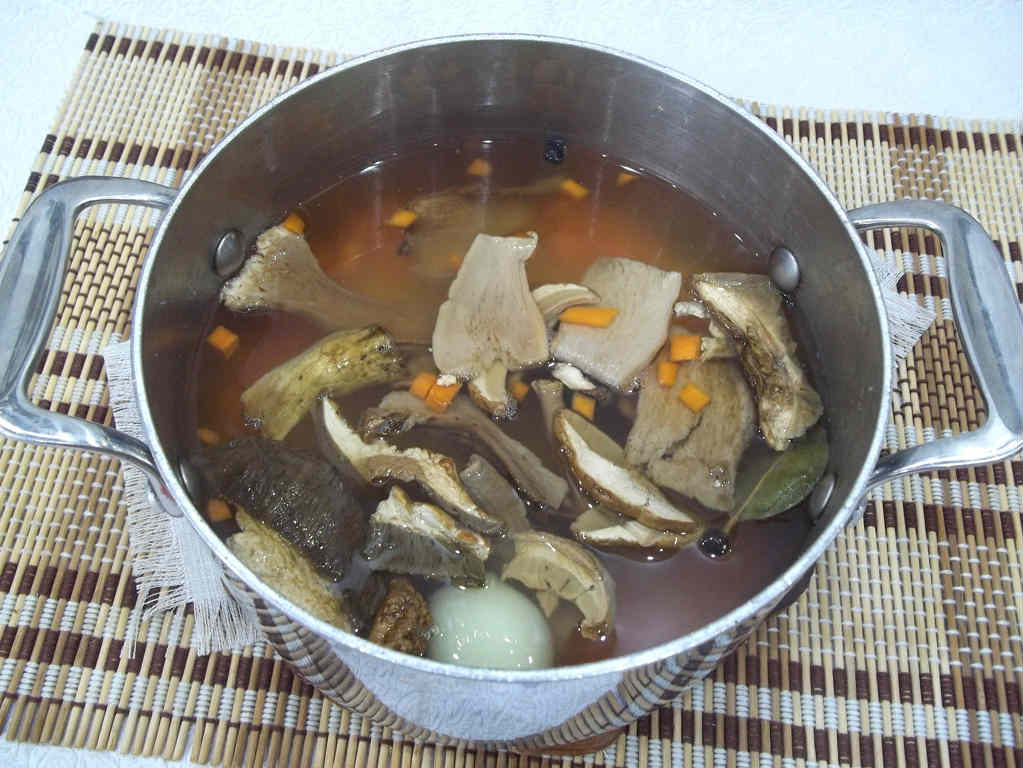 Суп с грибами сухими
