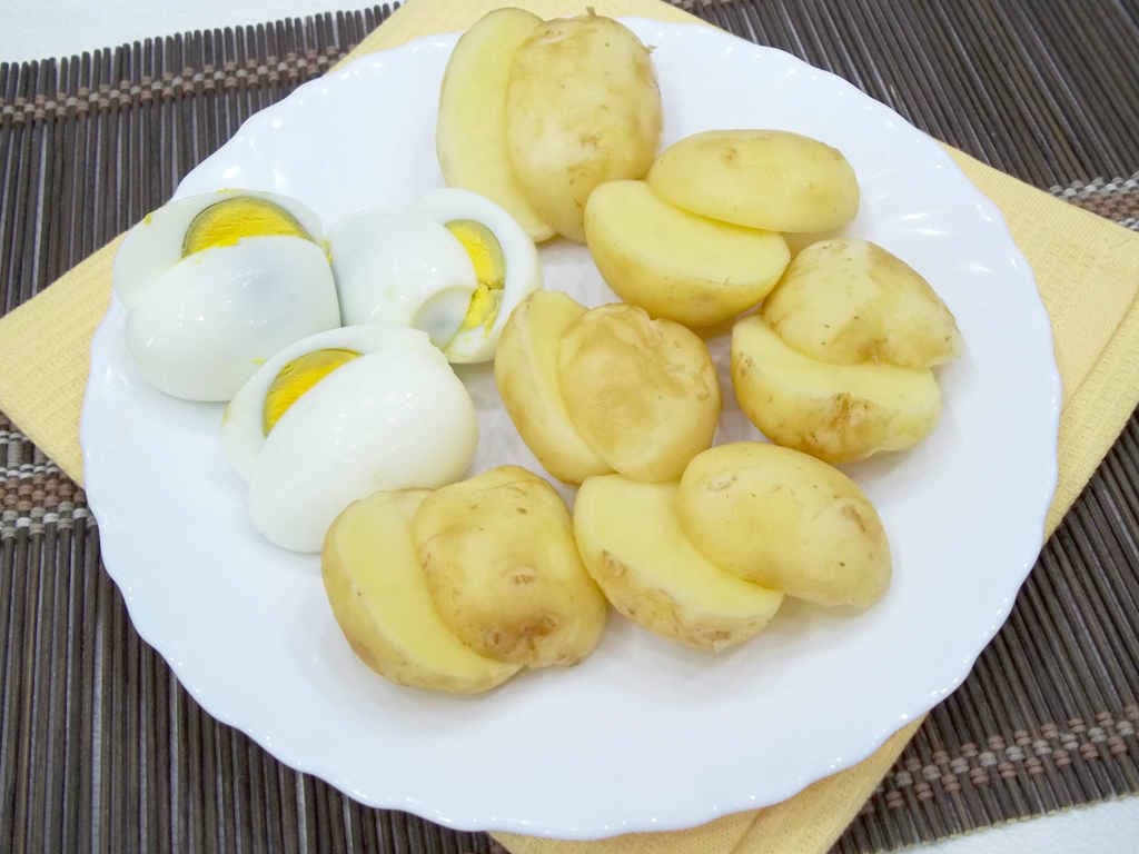 Для супа яйцо и картофель
